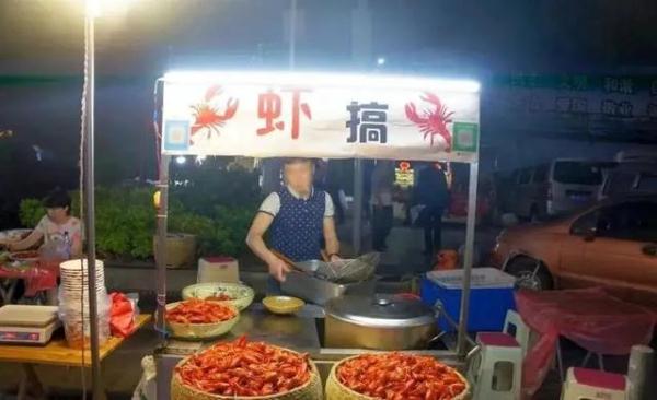 男子醉酒后呕吐窒息而死，同桌“酒友”都担责？法院判了！