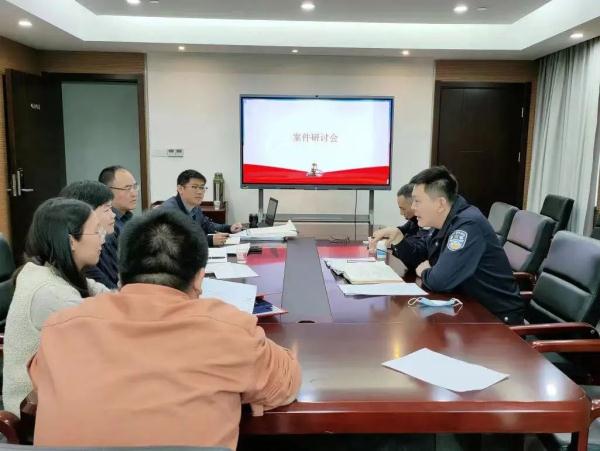 本想“合法”逃避千万债务,没想到成了犯罪嫌疑人…… 本想“合法”逃避千万债务,没想到成了犯罪嫌疑人……